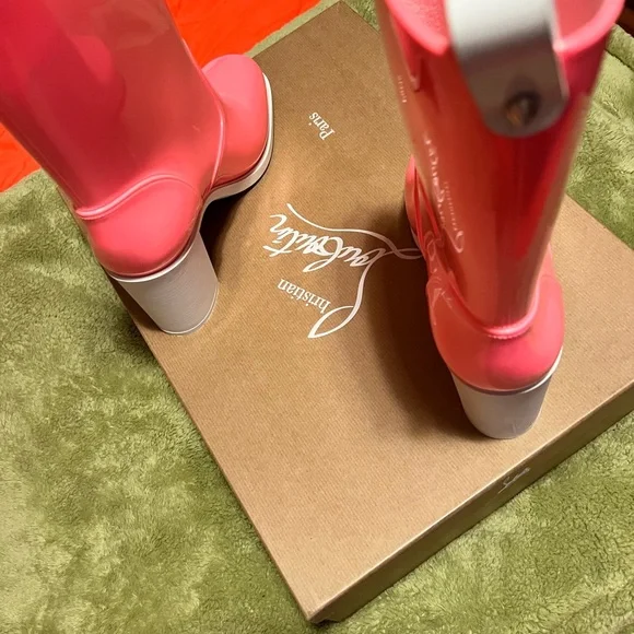 Beautiful Bubblegum pink💖 Christian Louboutins ❤️ - Picture 3 of 12